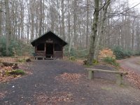 Die Hütte lädt zur Rast ein. Wir sind aber gerade erst gestartet.